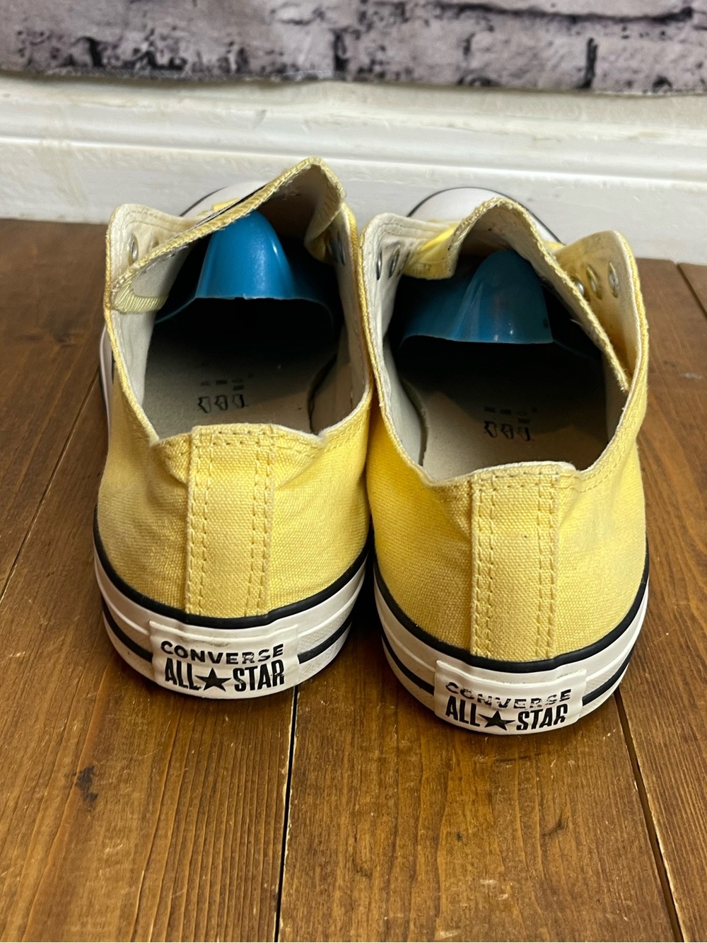 Converse butter yellow low top sneakers Mens size 9, Womens size 11 - Picture 3 of 7